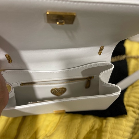 Dolce & Gabbana Devotion Quilted Crossbody only worn once - Picture 4 of 5